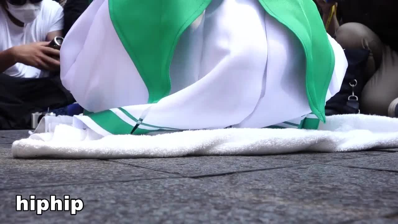 ビーチクぽろりんちょ コミケの闇　見せたがりレイヤーに群がるローアングラー